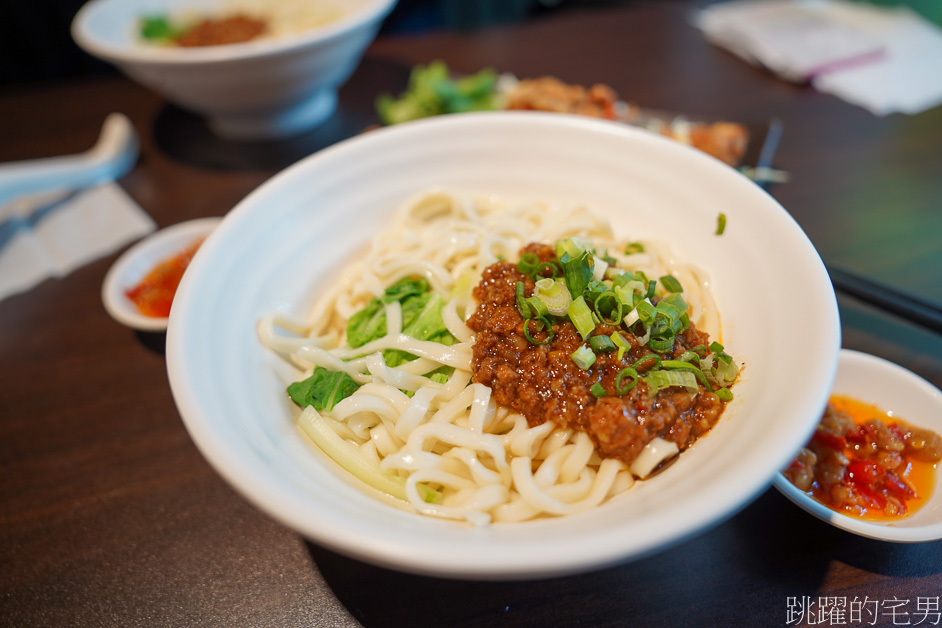 [花蓮麵店]老八味乾拌麵-必吃麻辣乾麵，香辣過癮! 大碗麵份量多，爽度十足，空間舒服，老八味菜單，花蓮美食