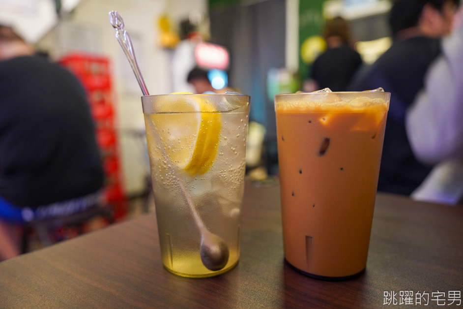 [西門町美食]叁陸伍貳港式冰室- 香港人開的台北港式冰室，必吃「豬腸粉」金磚西多士、煎釀三寶，余均益辣椒醬，西門町茶餐廳