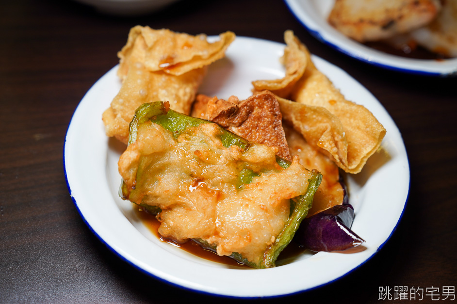 [西門町美食]叁陸伍貳港式冰室- 香港人開的台北港式冰室，必吃「豬腸粉」金磚西多士、煎釀三寶，余均益辣椒醬，西門町茶餐廳