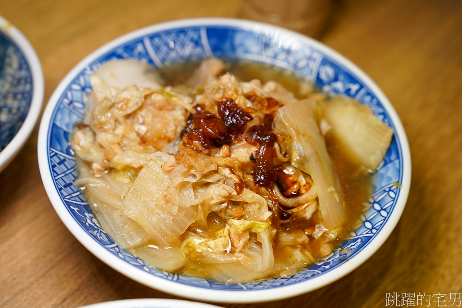 [龍山寺美食]小王煮瓜-近50年的台北滷肉飯「不加香菇更好吃」米其林必比登推介小吃，萬華美食，小王煮瓜菜單