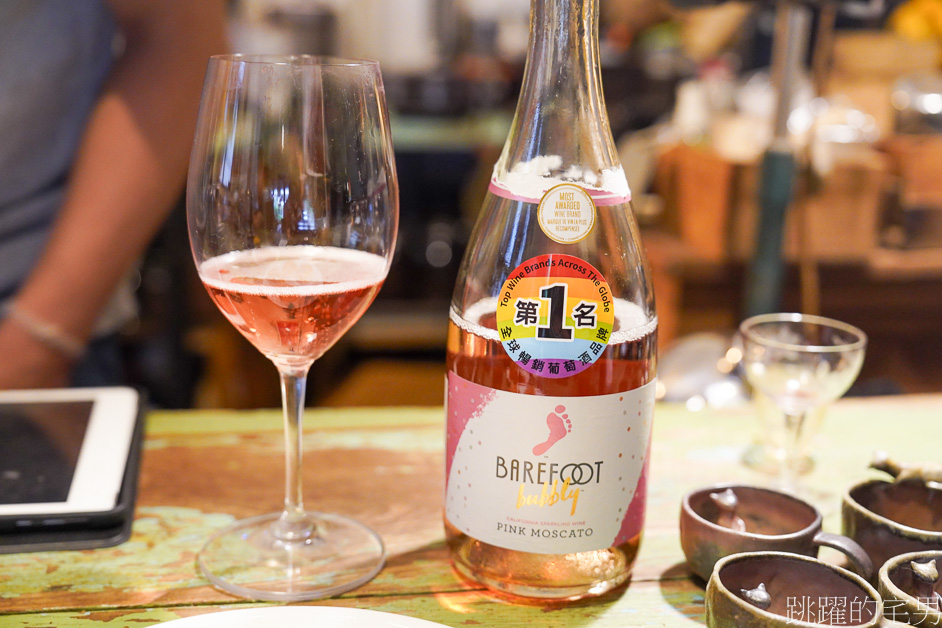 Barefoot Wine巴富葡萄酒「全球十大暢銷葡萄酒第一名」平價好喝萄萄酒，全聯紅酒推薦。玫瑰荔枝香氣令人喜愛， 巴富慕斯卡粉紅甜氣泡酒、巴富 卡本內蘇維濃紅酒，家樂福紅酒推薦