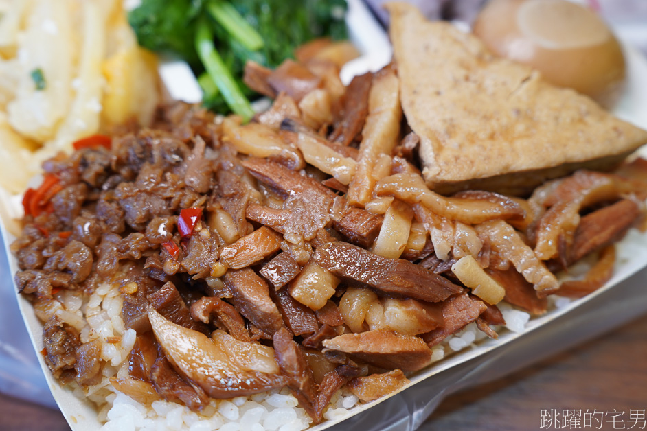 [花蓮美食]孔記魯肉飯-最狂花蓮滷肉飯-手切滷肉吃很爽! 滷肉飯便當5種配菜很滿意，花蓮小吃