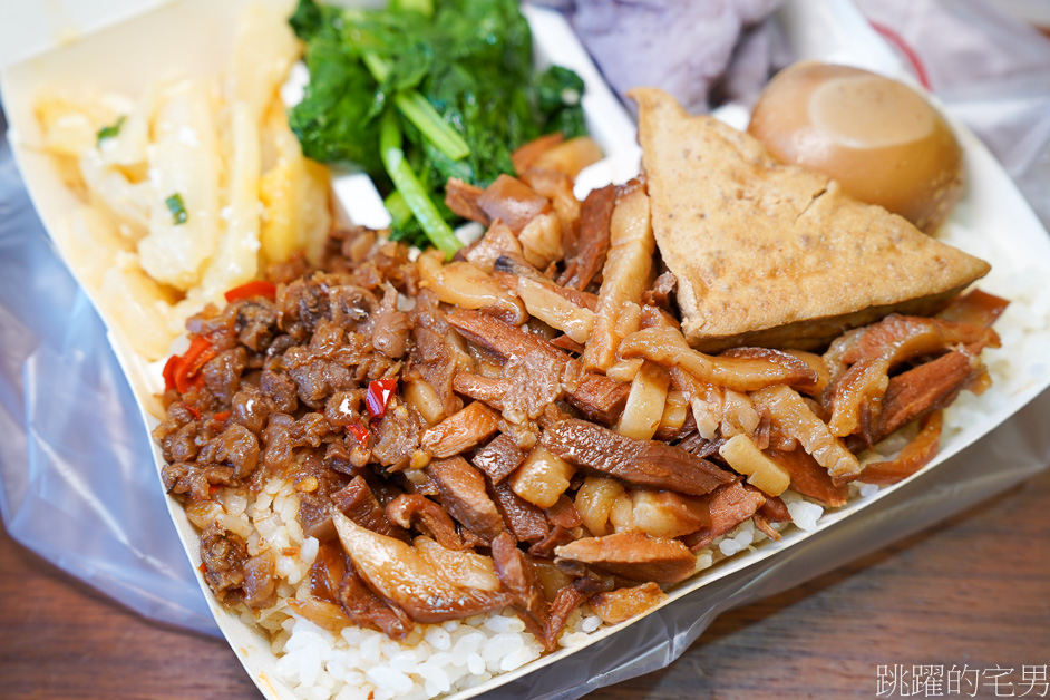 [花蓮美食]孔記魯肉飯-最狂花蓮滷肉飯-手切滷肉吃很爽! 滷肉飯便當5種配菜很滿意，花蓮小吃