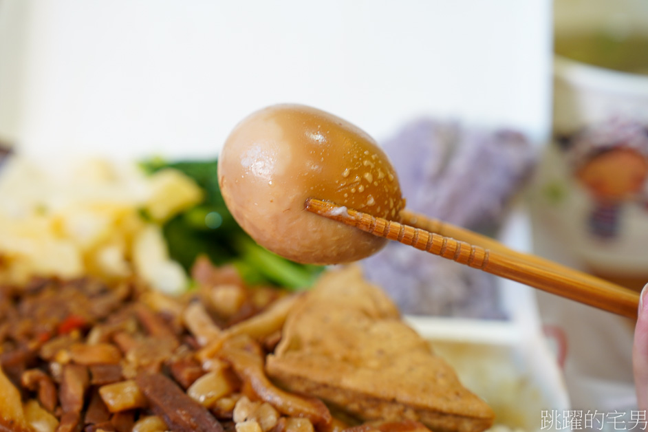 [花蓮美食]孔記魯肉飯-最狂花蓮滷肉飯-手切滷肉吃很爽! 滷肉飯便當5種配菜很滿意，花蓮小吃