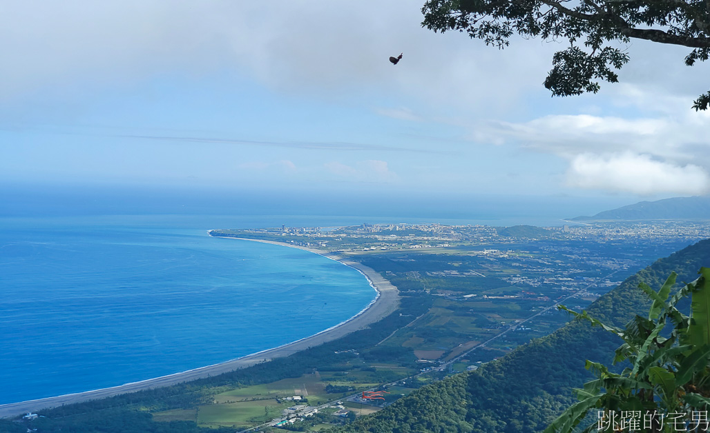 完全沒遮擋「眼前就是太平洋」俯瞰蔚藍海景，沒去過比他更高的花蓮看海景點!