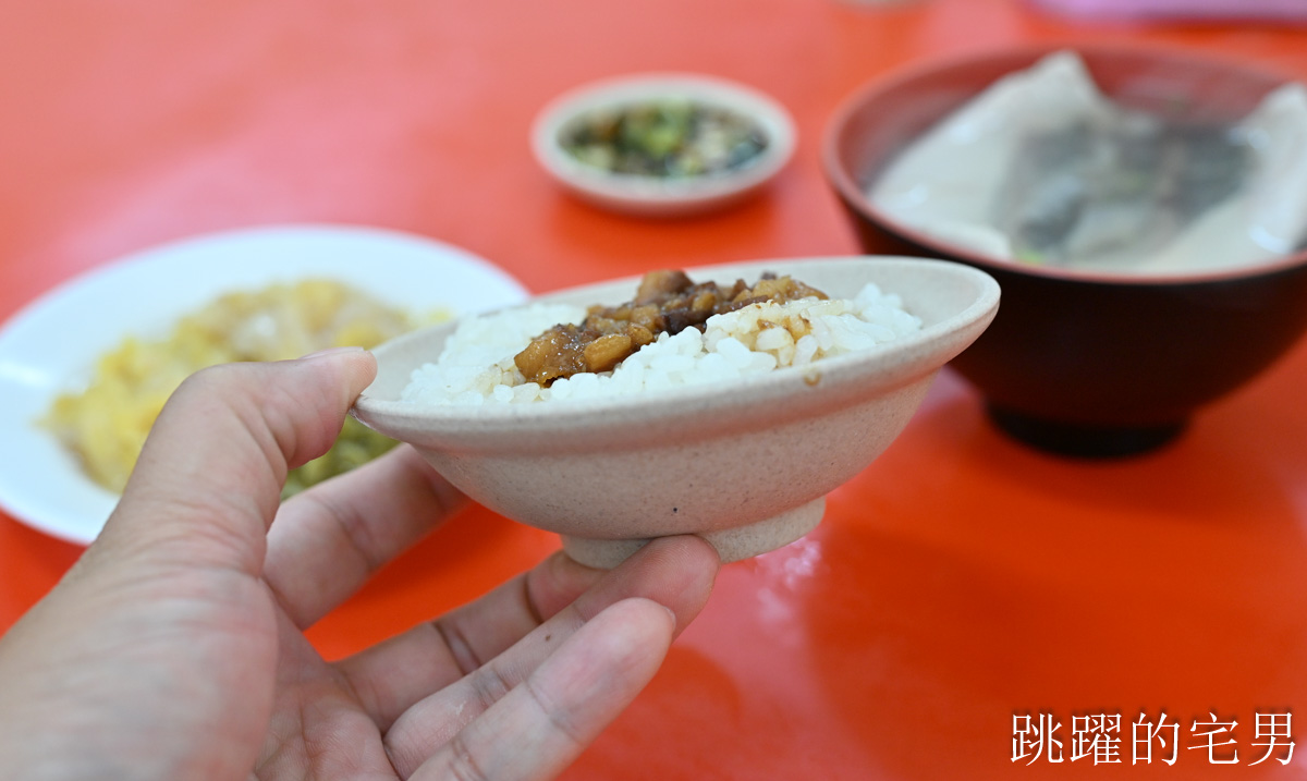 [吉安早餐]台南阿忠虱目魚-經典台灣味，滷肉飯一碗20元，好吃又實惠，虱目魚肚真好吃，花蓮小吃