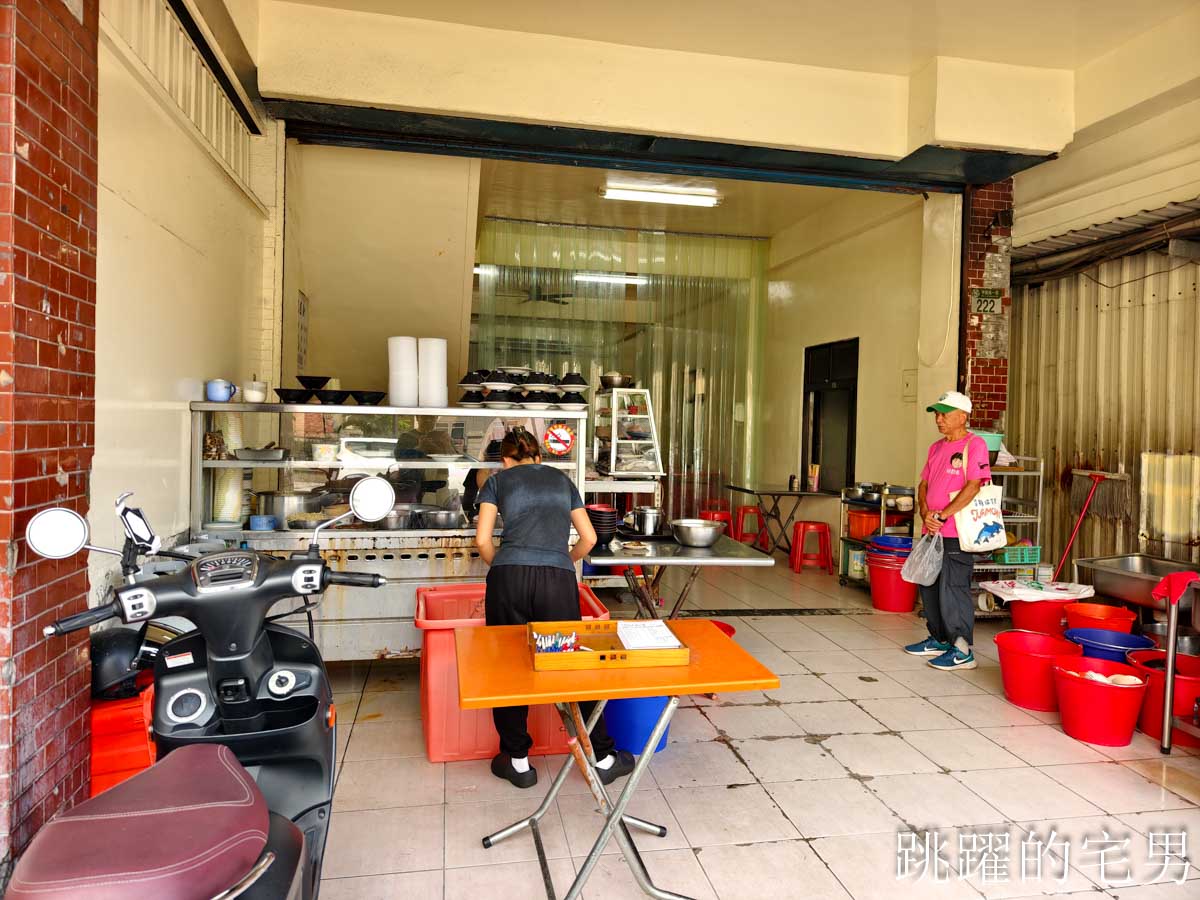 [吉安早餐]台南阿忠虱目魚-經典台灣味，滷肉飯一碗20元，好吃又實惠，虱目魚肚真好吃，花蓮小吃