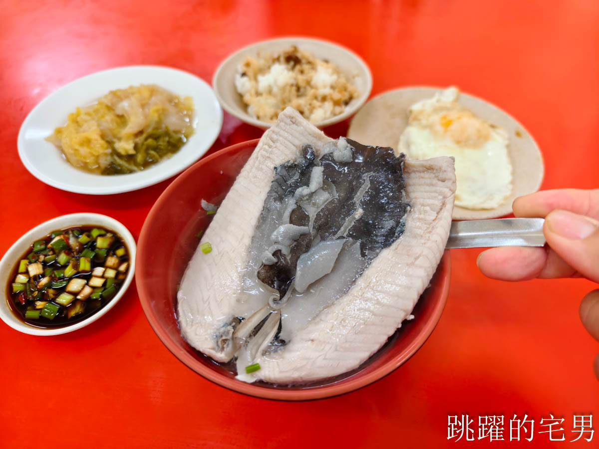 [吉安早餐]台南阿忠虱目魚-經典台灣味，滷肉飯一碗20元，好吃又實惠，虱目魚肚真好吃，花蓮小吃