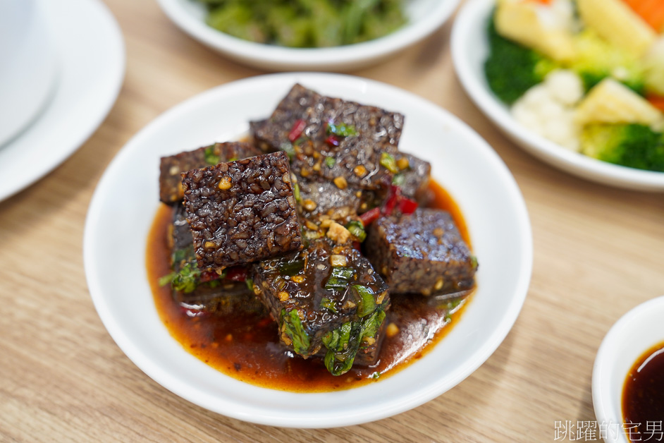 [花蓮美食]如意小館-花蓮炒飯乾爽又好吃，紅油炒手很可以、花生豬腳湯、剝皮辣椒雞湯、還有燒賣鳳爪耶，如意小館菜單