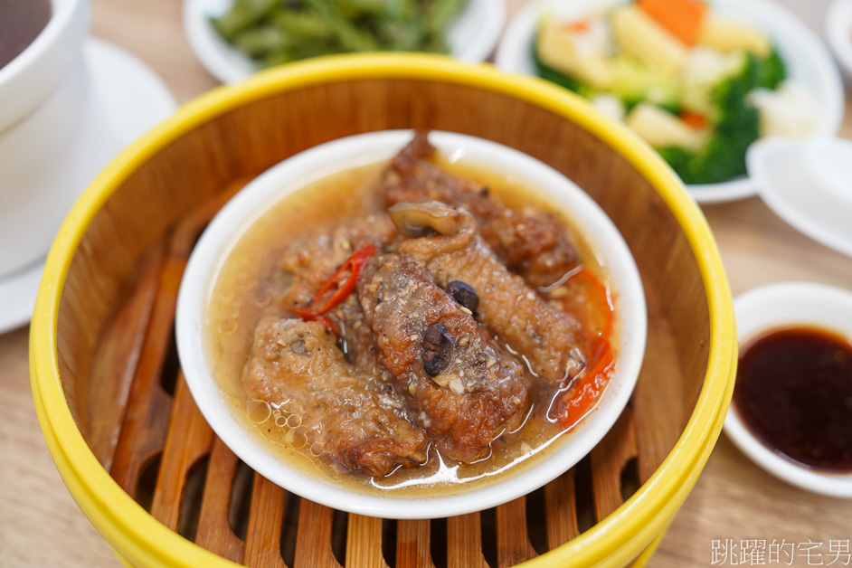 [花蓮美食]如意小館-花蓮炒飯乾爽又好吃，紅油炒手很可以、花生豬腳湯、剝皮辣椒雞湯、還有燒賣鳳爪耶，如意小館菜單