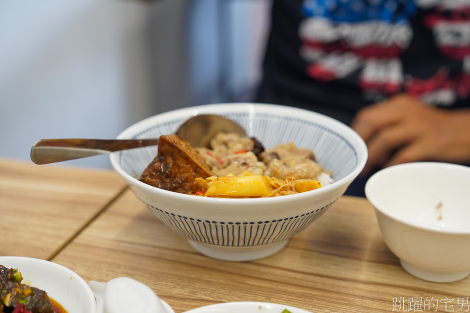 [花蓮美食]如意小館-花蓮炒飯乾爽又好吃，紅油炒手很可以、花生豬腳湯、剝皮辣椒雞湯、還有燒賣鳳爪耶，如意小館菜單