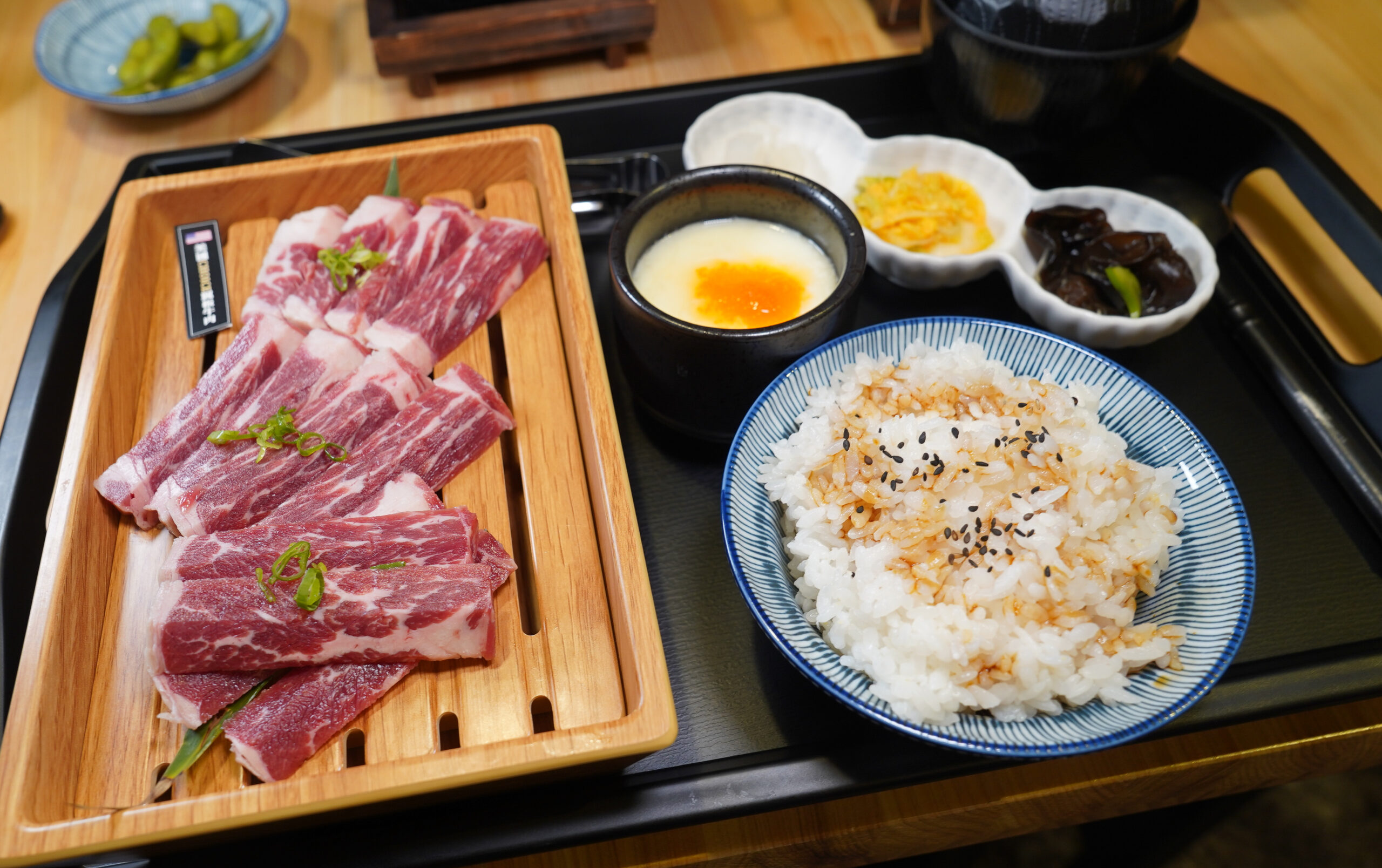 [花蓮吉安美食]一個人也能吃的花蓮燒肉店「鰻牛」用料好還有現烤鰻魚飯，不用真空包，口感可真不同!