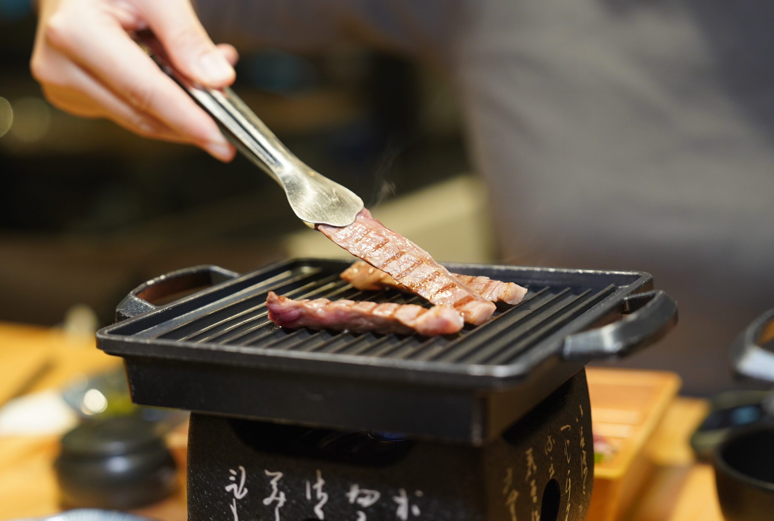 [花蓮吉安美食]一個人也能吃的花蓮燒肉店「鰻牛」用料好還有現烤鰻魚飯，不用真空包，口感可真不同!