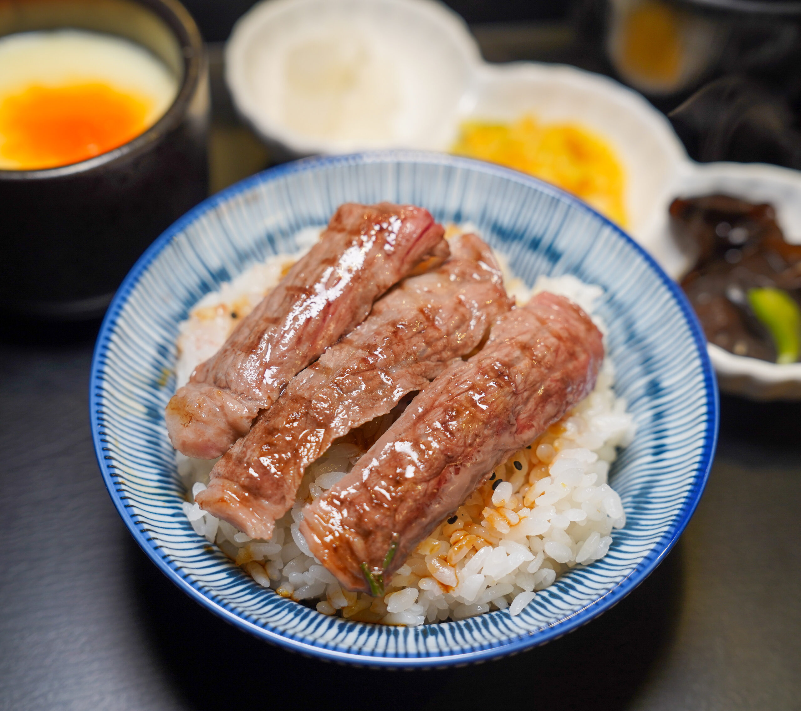 [花蓮吉安美食]一個人也能吃的花蓮燒肉店「鰻牛」用料好還有現烤鰻魚飯，不用真空包，口感可真不同!