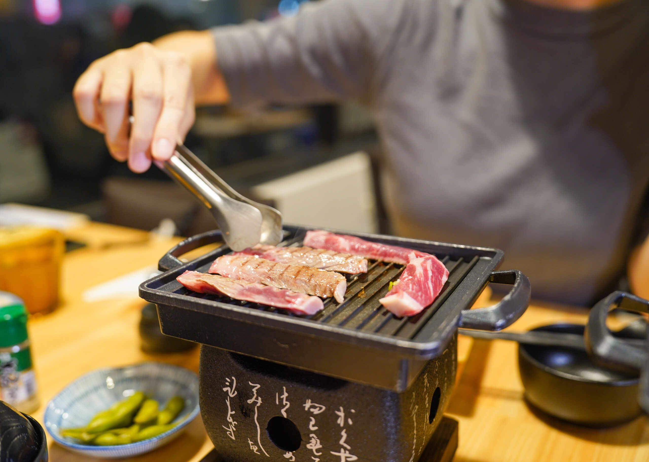 [花蓮吉安美食]一個人也能吃的花蓮燒肉店「鰻牛」用料好還有現烤鰻魚飯，不用真空包，口感可真不同!