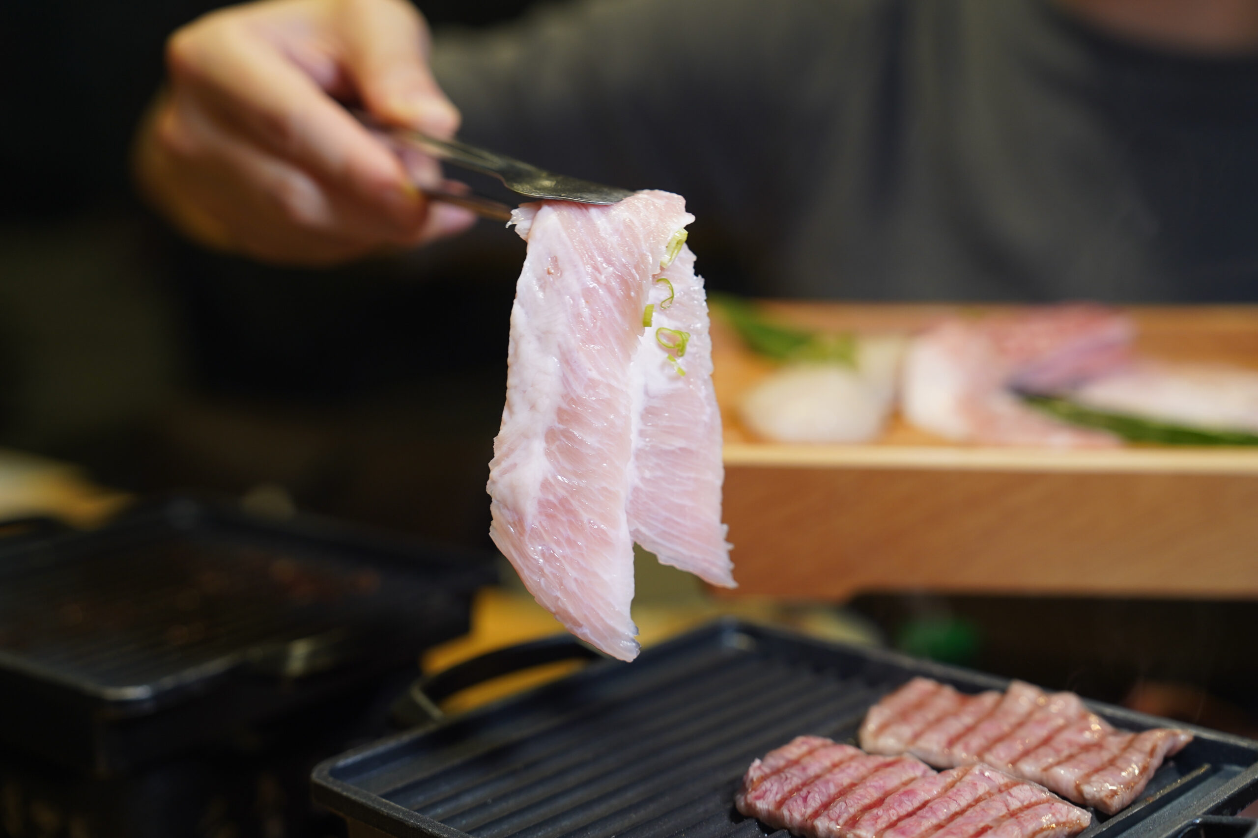 [花蓮吉安美食]一個人也能吃的花蓮燒肉店「鰻牛」用料好還有現烤鰻魚飯，不用真空包，口感可真不同!