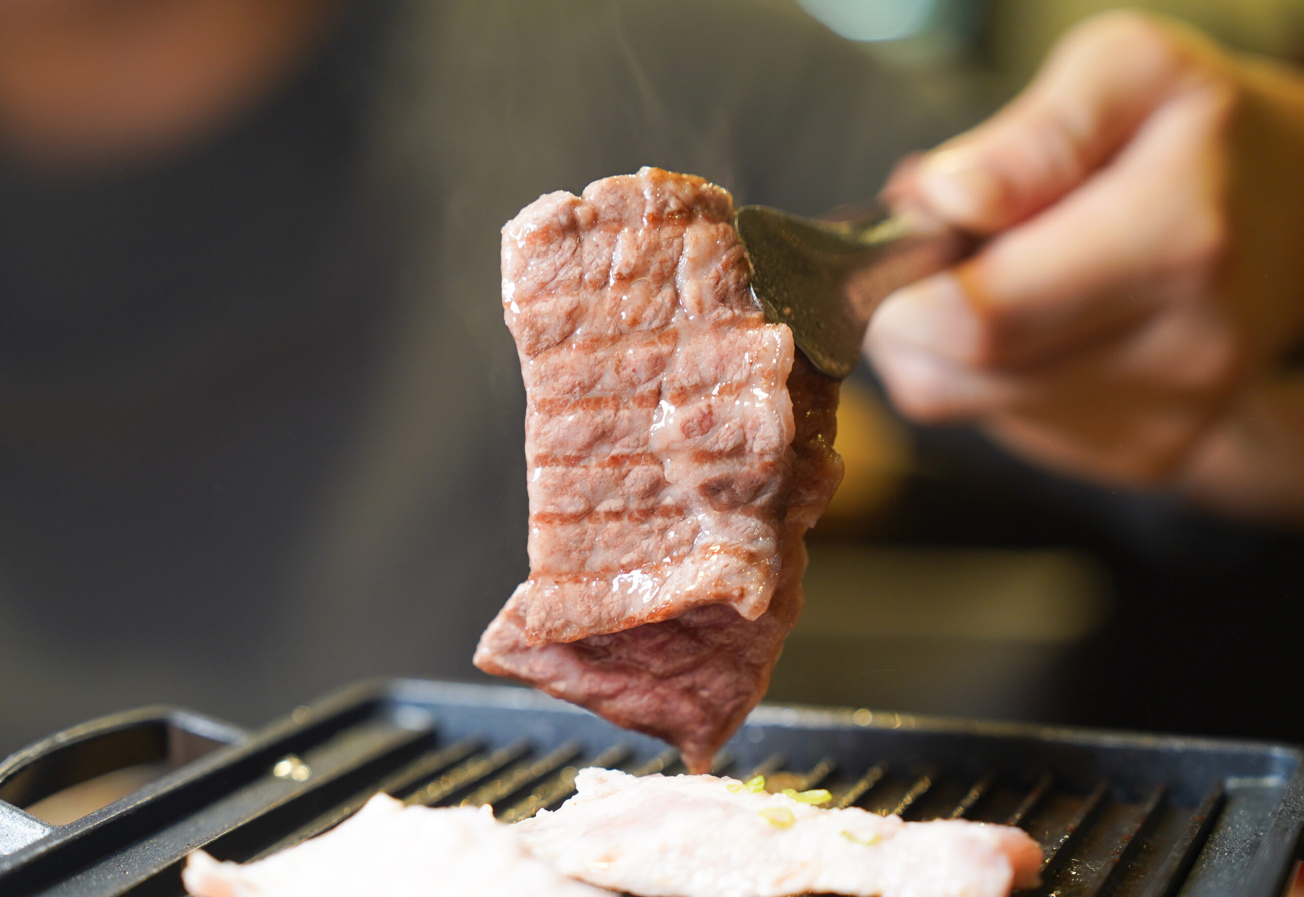 [花蓮吉安美食]一個人也能吃的花蓮燒肉店「鰻牛」用料好還有現烤鰻魚飯，不用真空包，口感可真不同!