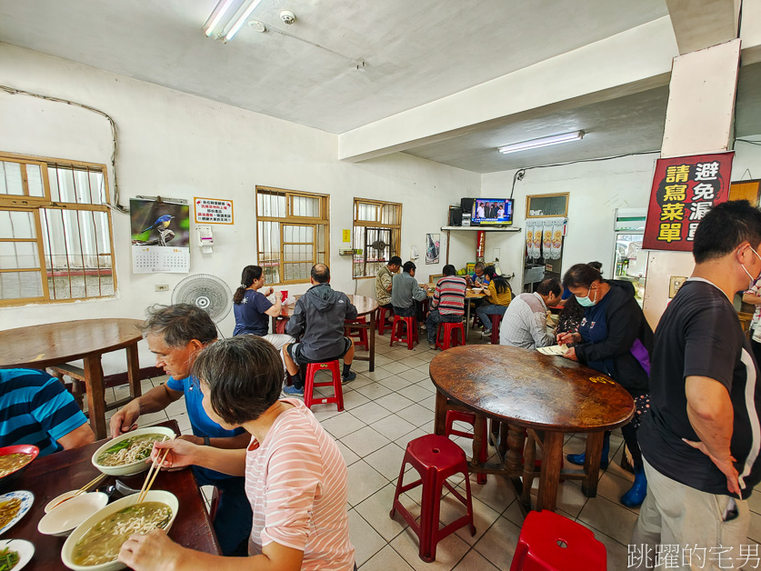 [花蓮吉安美食]南華麵店-炒雞腸讓我連吃三次愛到不行，小菜做得好，生意沒煩惱，台九線排隊小吃，必吃榨菜肉絲麵，南華麵店菜單，吉安早餐