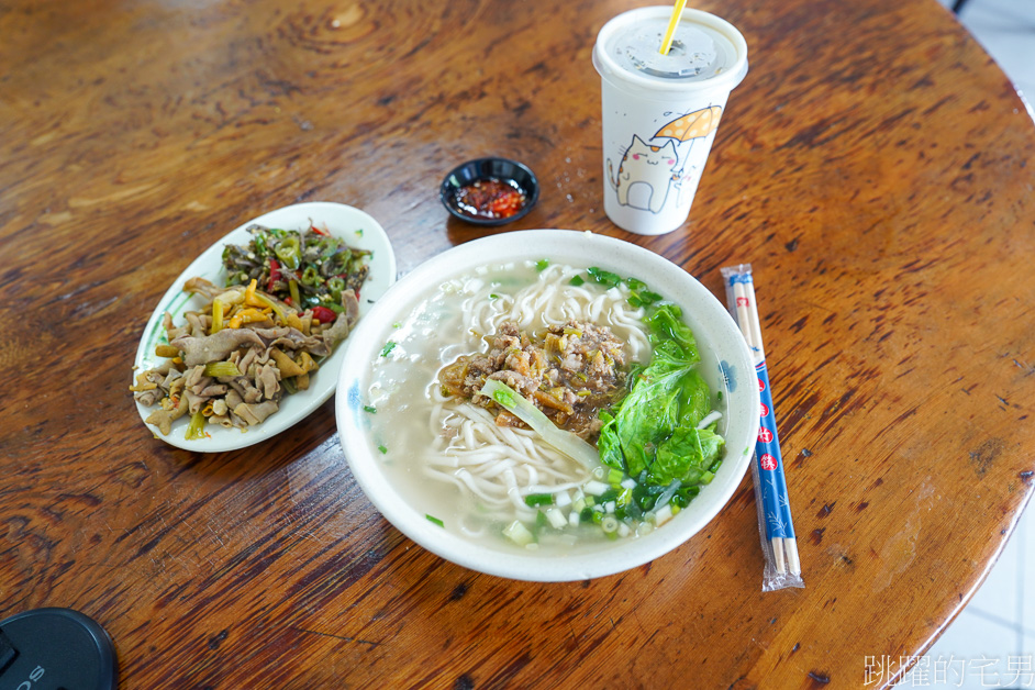 [花蓮吉安美食]南華麵店-炒雞腸讓我連吃三次愛到不行，小菜做得好，生意沒煩惱，台九線排隊小吃，必吃榨菜肉絲麵，南華麵店菜單，吉安早餐