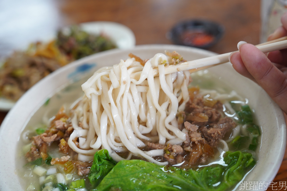 [花蓮吉安美食]南華麵店-炒雞腸讓我連吃三次愛到不行，小菜做得好，生意沒煩惱，台九線排隊小吃，必吃榨菜肉絲麵，南華麵店菜單，吉安早餐