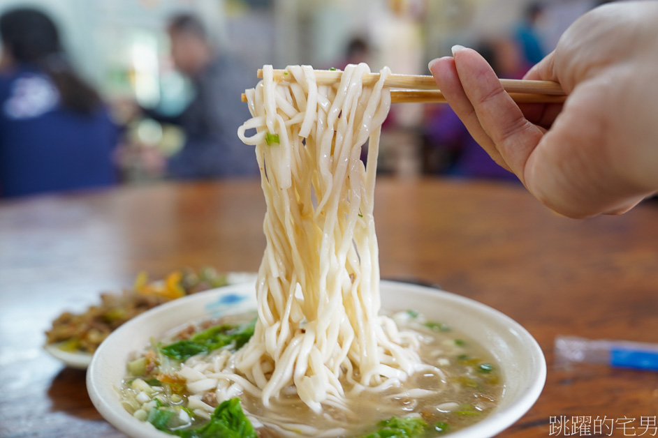 [花蓮吉安美食]南華麵店-炒雞腸讓我連吃三次愛到不行，小菜做得好，生意沒煩惱，台九線排隊小吃，必吃榨菜肉絲麵，南華麵店菜單，吉安早餐