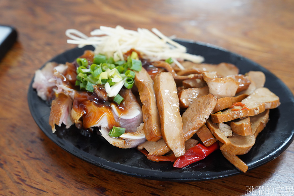 [花蓮吉安美食]南華麵店-炒雞腸讓我連吃三次愛到不行，小菜做得好，生意沒煩惱，台九線排隊小吃，必吃榨菜肉絲麵，南華麵店菜單，吉安早餐