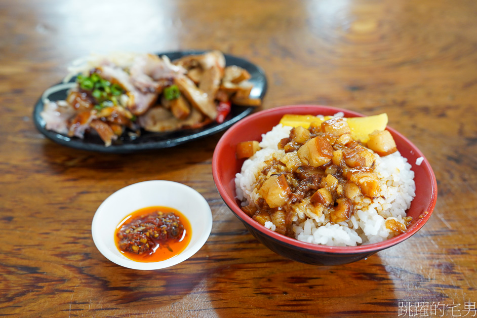 [花蓮吉安美食]南華麵店-炒雞腸讓我連吃三次愛到不行，小菜做得好，生意沒煩惱，台九線排隊小吃，必吃榨菜肉絲麵，南華麵店菜單，吉安早餐