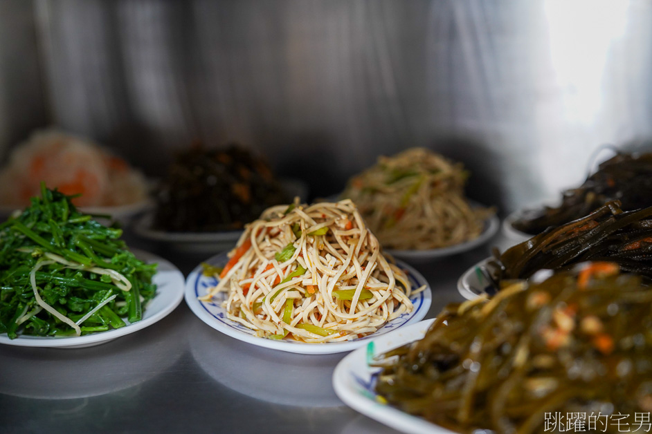 [花蓮吉安美食]大陸麵店-傳承70年的花蓮麵店，招牌煎麵實在好吃又油膩，的確有他厲害之處，大陸麵店菜單