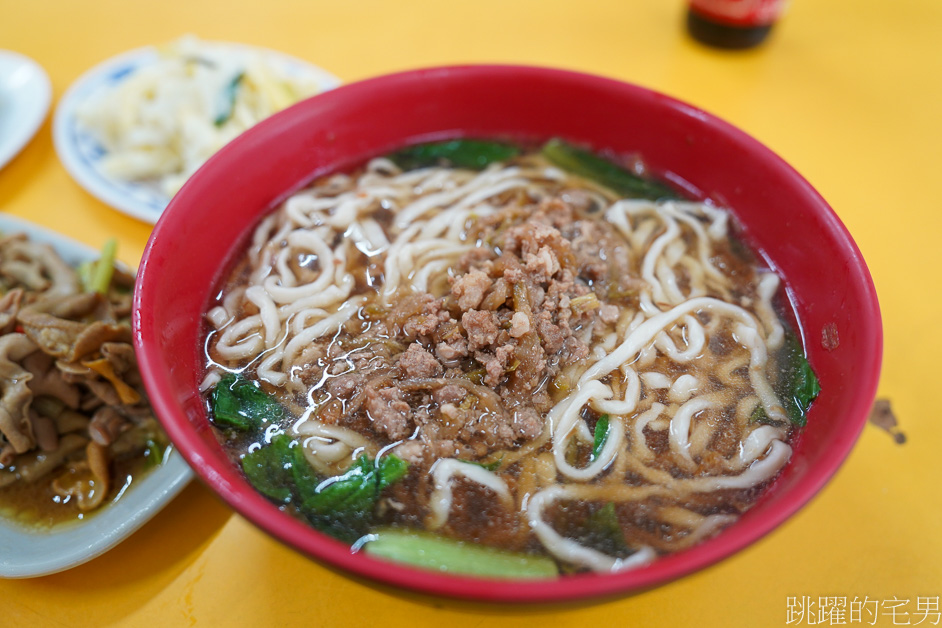 [花蓮吉安美食]大陸麵店-傳承70年的花蓮麵店，招牌煎麵實在好吃又油膩，的確有他厲害之處，大陸麵店菜單