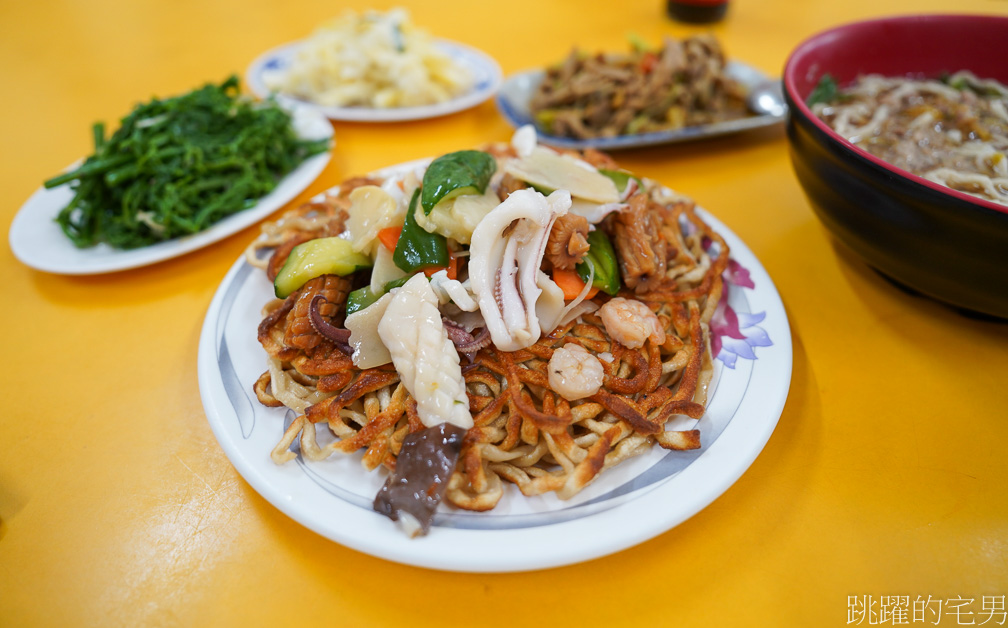 [花蓮吉安美食]大陸麵店-傳承70年的花蓮麵店，招牌煎麵實在好吃又油膩，的確有他厲害之處，大陸麵店菜單