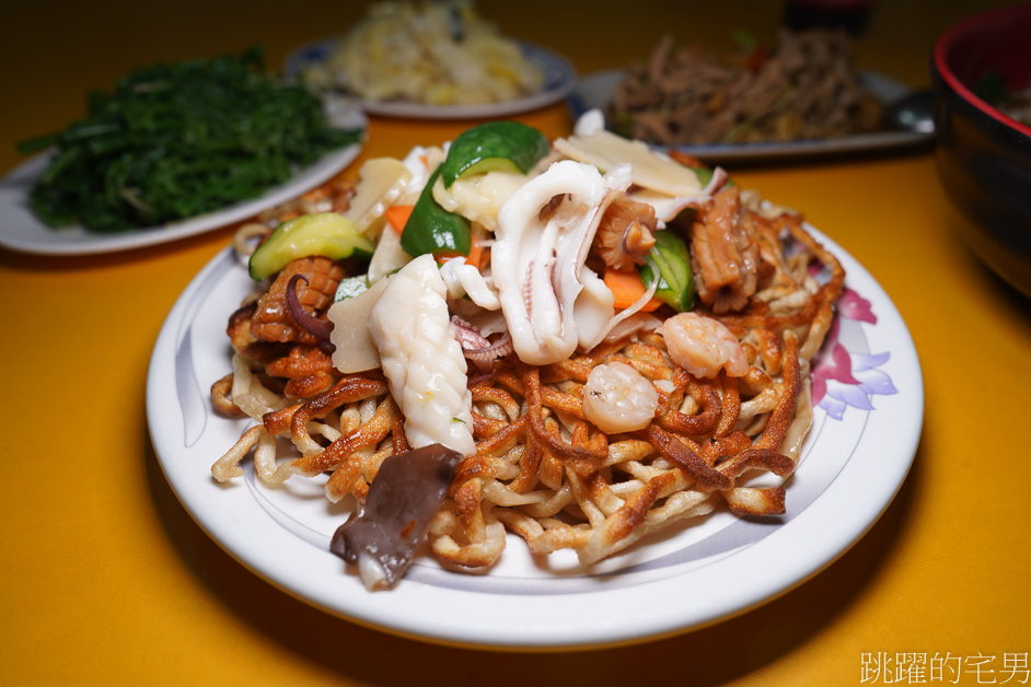 [花蓮吉安美食]大陸麵店-傳承70年的花蓮麵店，招牌煎麵實在好吃又油膩，的確有他厲害之處，大陸麵店菜單