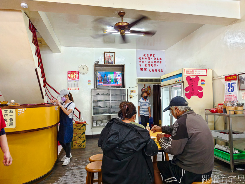 [花蓮吉安美食]大陸麵店-傳承70年的花蓮麵店，招牌煎麵實在好吃又油膩，的確有他厲害之處，大陸麵店菜單