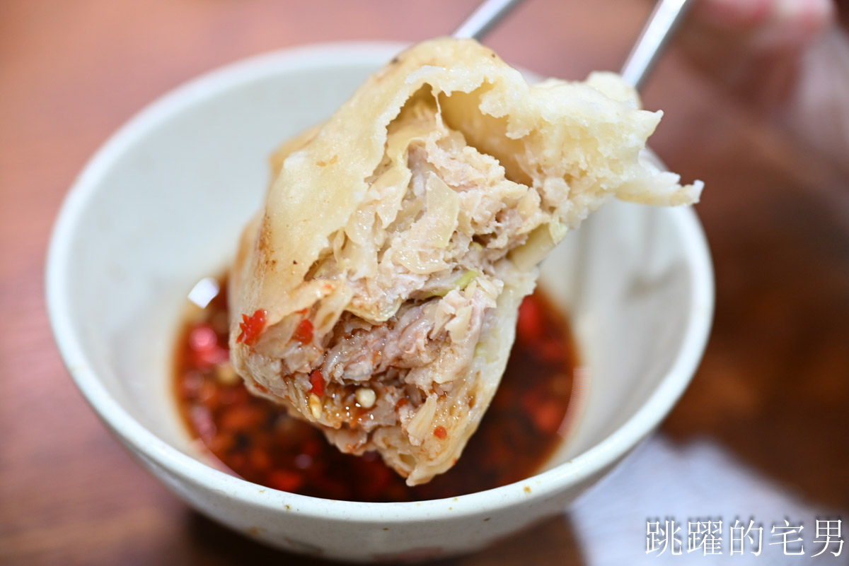 [花蓮美食]廟口水煎包-40年花蓮水煎包推薦，高麗菜肉餡超紮實，都是在地人排隊生意超好，早上下午都有賣，愛吃水煎包必買!
