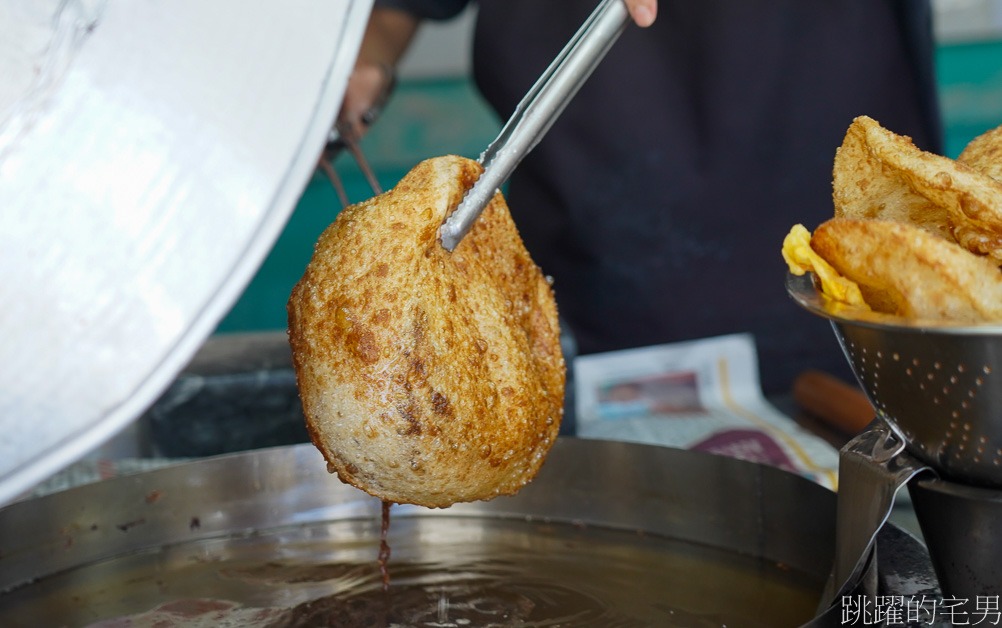 花蓮炸彈蔥油餅懶人包，7家花蓮蔥油餅老店吃過你人生就解鎖了，賴家炸旦蔥油餅、林記明禮路葱油餅、中原路蔥油餅、美美味蔥油餅、藍車炸彈蔥油餅、黃車炸彈蔥油餅、徐媽媽蔥油餅