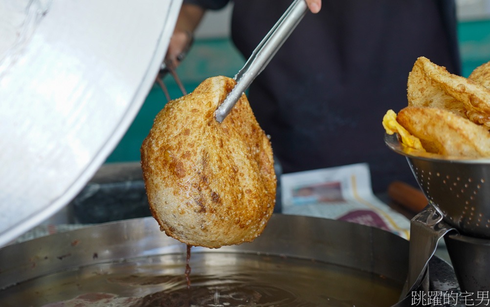 花蓮炸彈蔥油餅懶人包，7家花蓮蔥油餅老店吃過你人生就解鎖了，賴家炸旦蔥油餅、林記明禮路葱油餅、中原路蔥油餅、美美味蔥油餅、藍車炸彈蔥油餅、黃車炸彈蔥油餅、徐媽媽蔥油餅