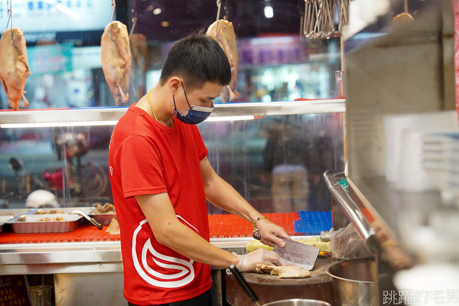 [新莊美食]華暘香鵝肉飯專賣店-必點無骨鵝肉飯，鵝油淋上壽司米飯口感超級好!，免費無限加湯，每月1號還免費送給大家吃! 新莊下午有營業餐廳