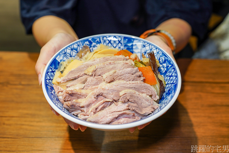 [新莊美食]華暘香鵝肉飯專賣店-必點無骨鵝肉飯，鵝油淋上壽司米飯口感超級好!，免費無限加湯，每月1號還免費送給大家吃! 新莊下午有營業餐廳