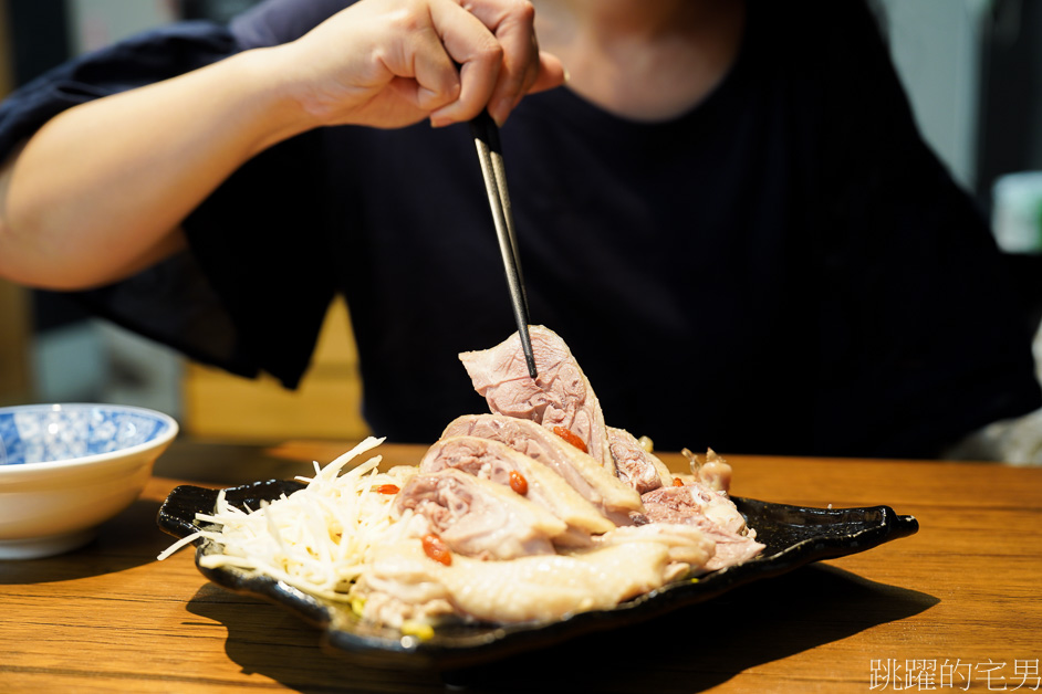 [新莊美食]華暘香鵝肉飯專賣店-必點無骨鵝肉飯，鵝油淋上壽司米飯口感超級好!，免費無限加湯，每月1號還免費送給大家吃! 新莊下午有營業餐廳