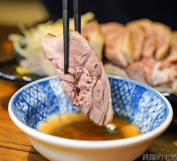 [新莊美食]華暘香鵝肉飯專賣店-必點無骨鵝肉飯，鵝油淋上壽司米飯口感超級好!，免費無限加湯，每月1號還免費送給大家吃! 新莊下午有營業餐廳