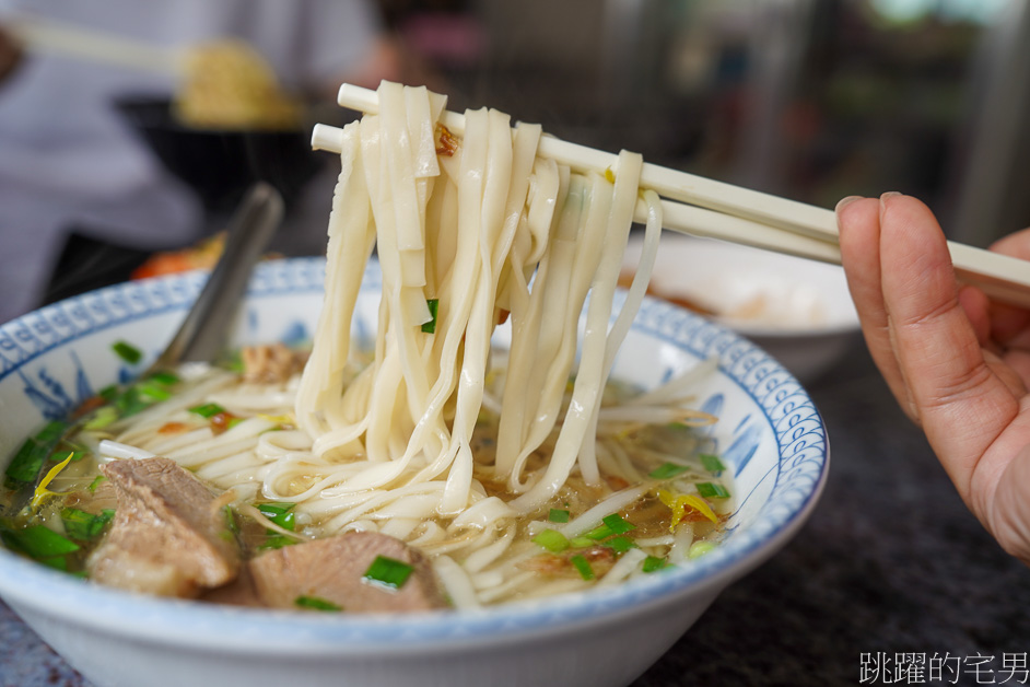 [花蓮麵店]本家小吃-住宅區20年都沒掛招牌鐵皮屋，用餐時間滿滿都是在地人，滷豆腐好吃的令人難忘，花蓮美食