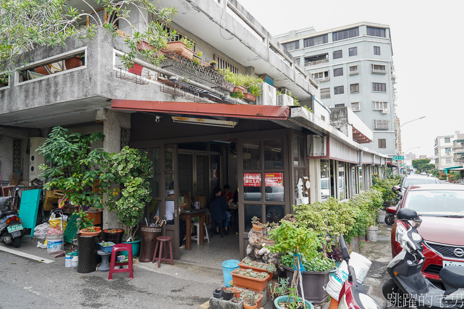 [花蓮麵店]本家小吃-住宅區20年都沒掛招牌鐵皮屋，用餐時間滿滿都是在地人，滷豆腐好吃的令人難忘，花蓮美食