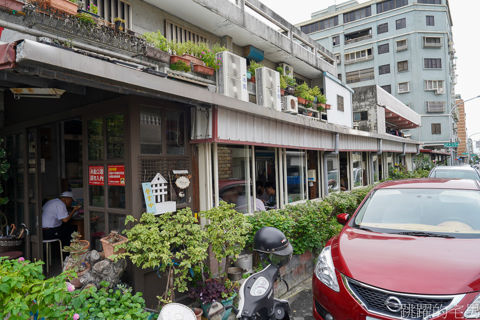 [花蓮麵店]本家小吃-住宅區20年都沒掛招牌鐵皮屋，用餐時間滿滿都是在地人，滷豆腐好吃的令人難忘，花蓮美食