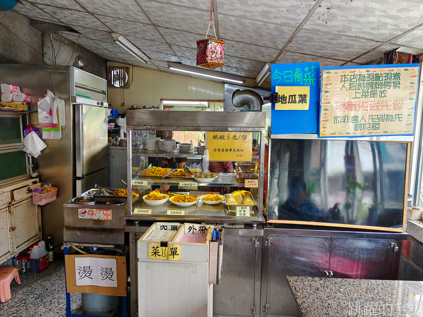 [花蓮麵店]本家小吃-住宅區20年都沒掛招牌鐵皮屋，用餐時間滿滿都是在地人，滷豆腐好吃的令人難忘，花蓮美食