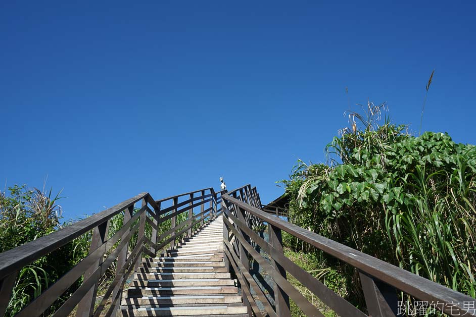 [花蓮豐濱景點]大石鼻山步道-延綿棧道海天一色絕美海景，最美豐濱IG景點，只要花不到15分鐘就可以上來，根本是C/P值破表的花蓮看海景點!