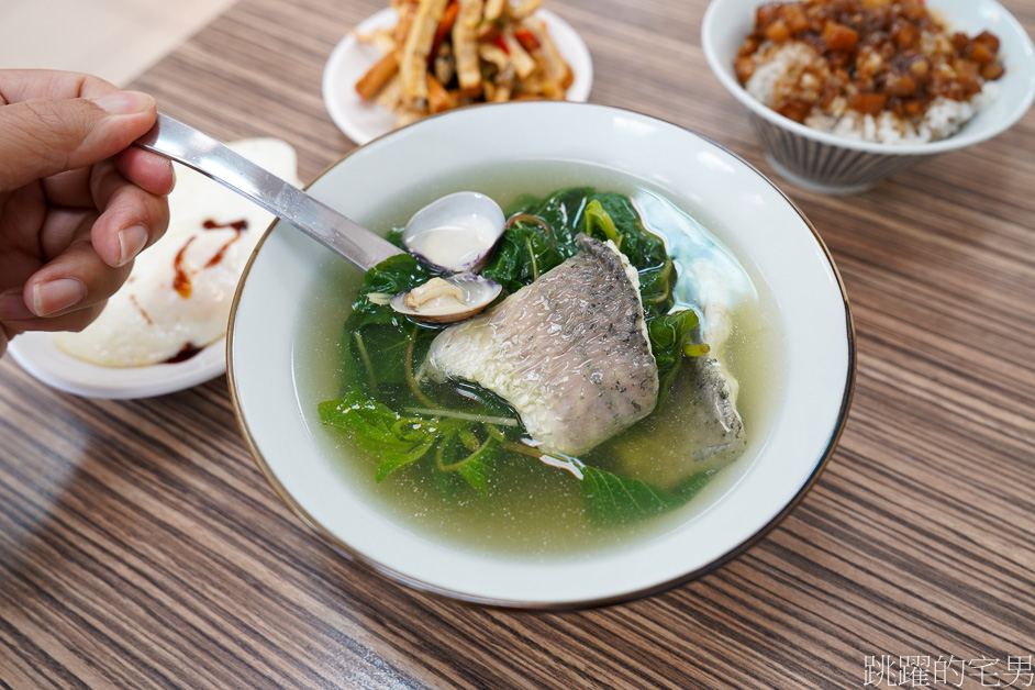 [花蓮美食]八方圓美食坊-超級好吃花蓮滷味飯推薦，中毒般的連吃4天停不了，還有清燉羊肉湯、藥膳牛雜、鱸魚湯等多種湯品，八方圓美食坊菜單