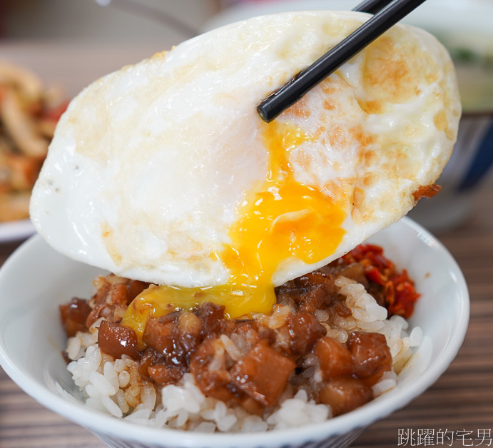 [花蓮美食]八方圓美食坊-超級好吃花蓮滷味飯推薦，中毒般的連吃4天停不了，還有清燉羊肉湯、藥膳牛雜、鱸魚湯等多種湯品，八方圓美食坊菜單