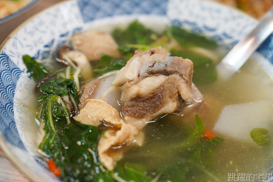 [花蓮美食]八方圓美食坊-超級好吃花蓮滷味飯推薦，中毒般的連吃4天停不了，還有清燉羊肉湯、藥膳牛雜、鱸魚湯等多種湯品，八方圓美食坊菜單