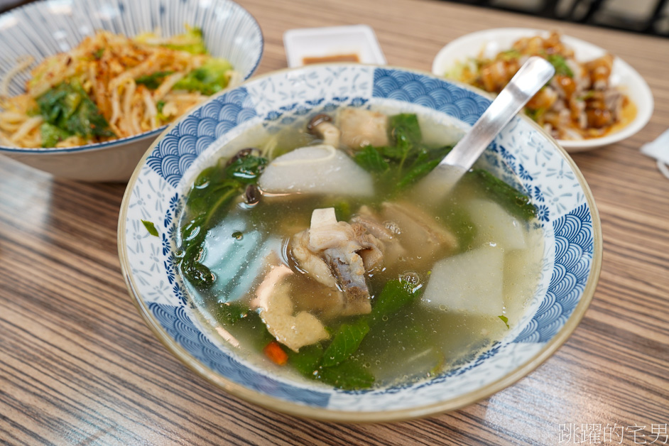 [花蓮美食]八方圓美食坊-超級好吃花蓮滷味飯推薦，中毒般的連吃4天停不了，還有清燉羊肉湯、藥膳牛雜、鱸魚湯等多種湯品，八方圓美食坊菜單