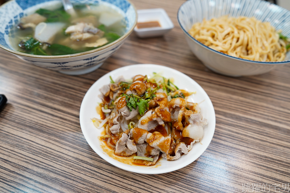 [花蓮美食]八方圓美食坊-超級好吃花蓮滷味飯推薦，中毒般的連吃4天停不了，還有清燉羊肉湯、藥膳牛雜、鱸魚湯等多種湯品，八方圓美食坊菜單