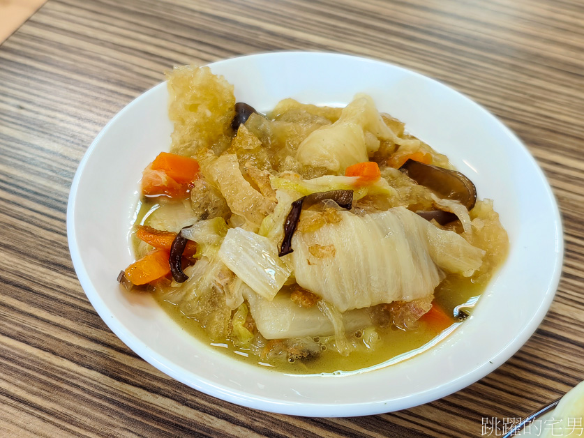 [花蓮美食]八方圓美食坊-超級好吃花蓮滷味飯推薦，中毒般的連吃4天停不了，還有清燉羊肉湯、藥膳牛雜、鱸魚湯等多種湯品，八方圓美食坊菜單